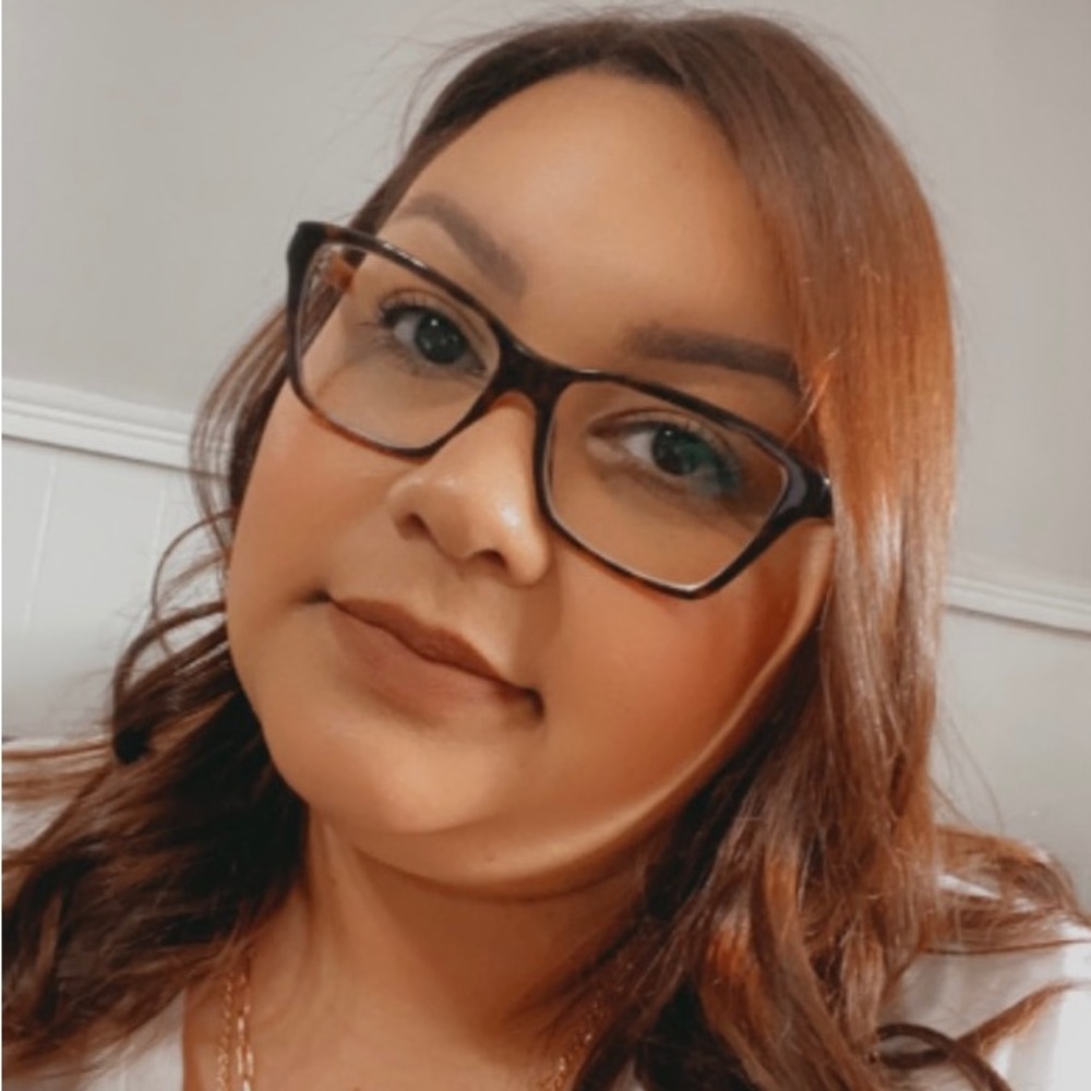 Meet your Posher, Claudia